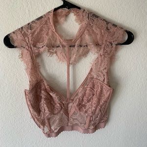 HIGH NECK LACE CROP TOP